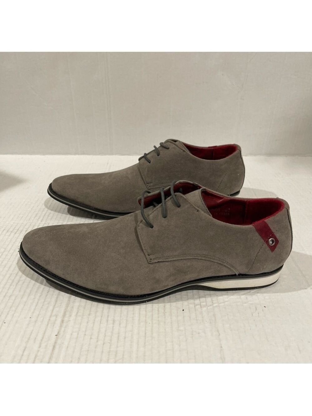 Men’s Royal Shoes Grey Faux Suede Oxford Size 8.5 US!